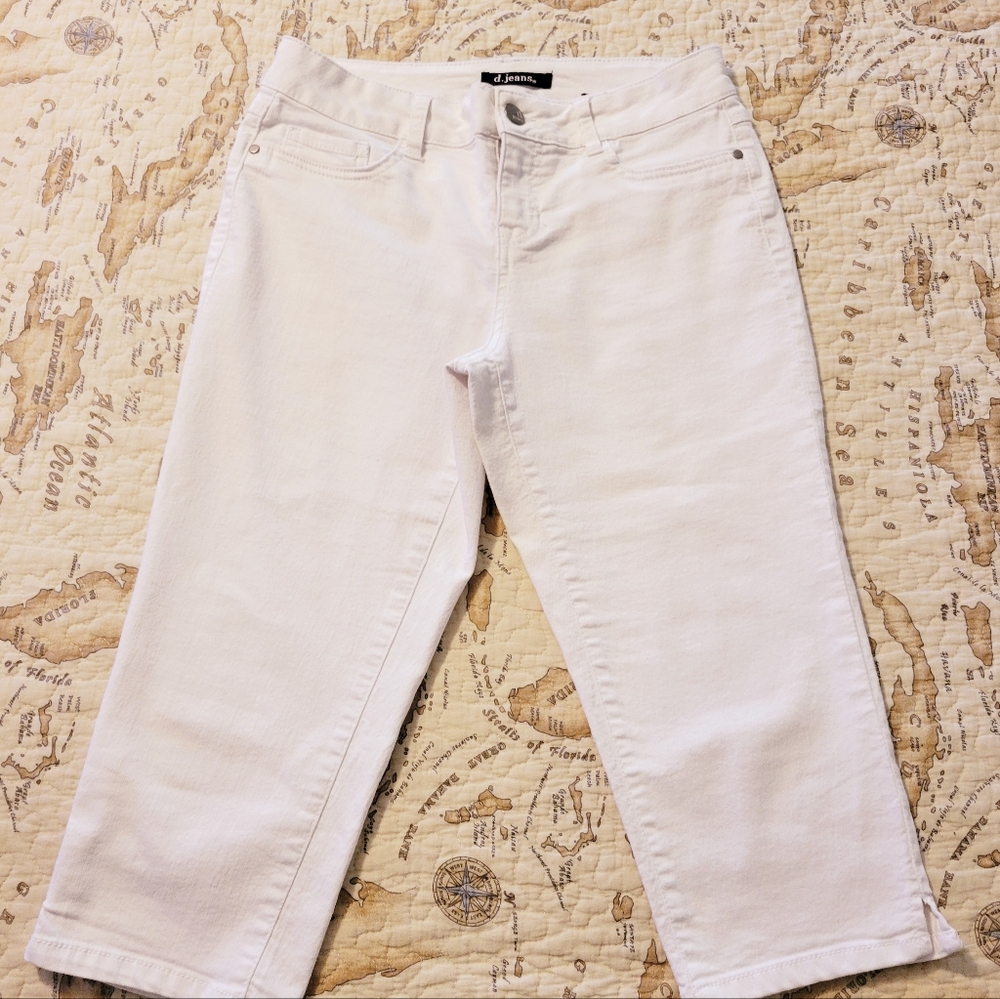 D. Jeans white denim capri